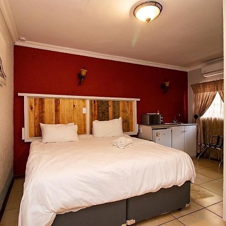 The Doors Inn Мокопане Екстериор снимка