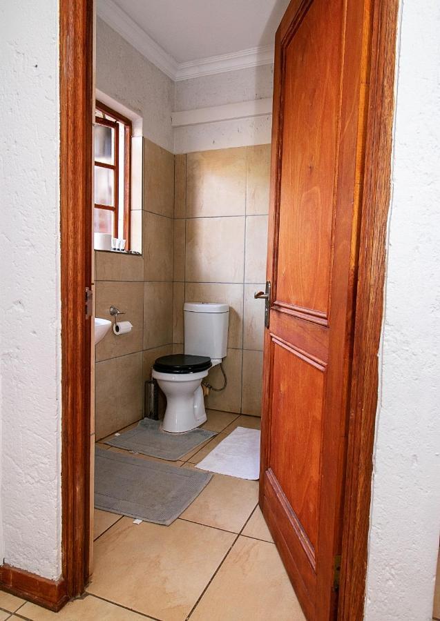 The Doors Inn Мокопане Екстериор снимка