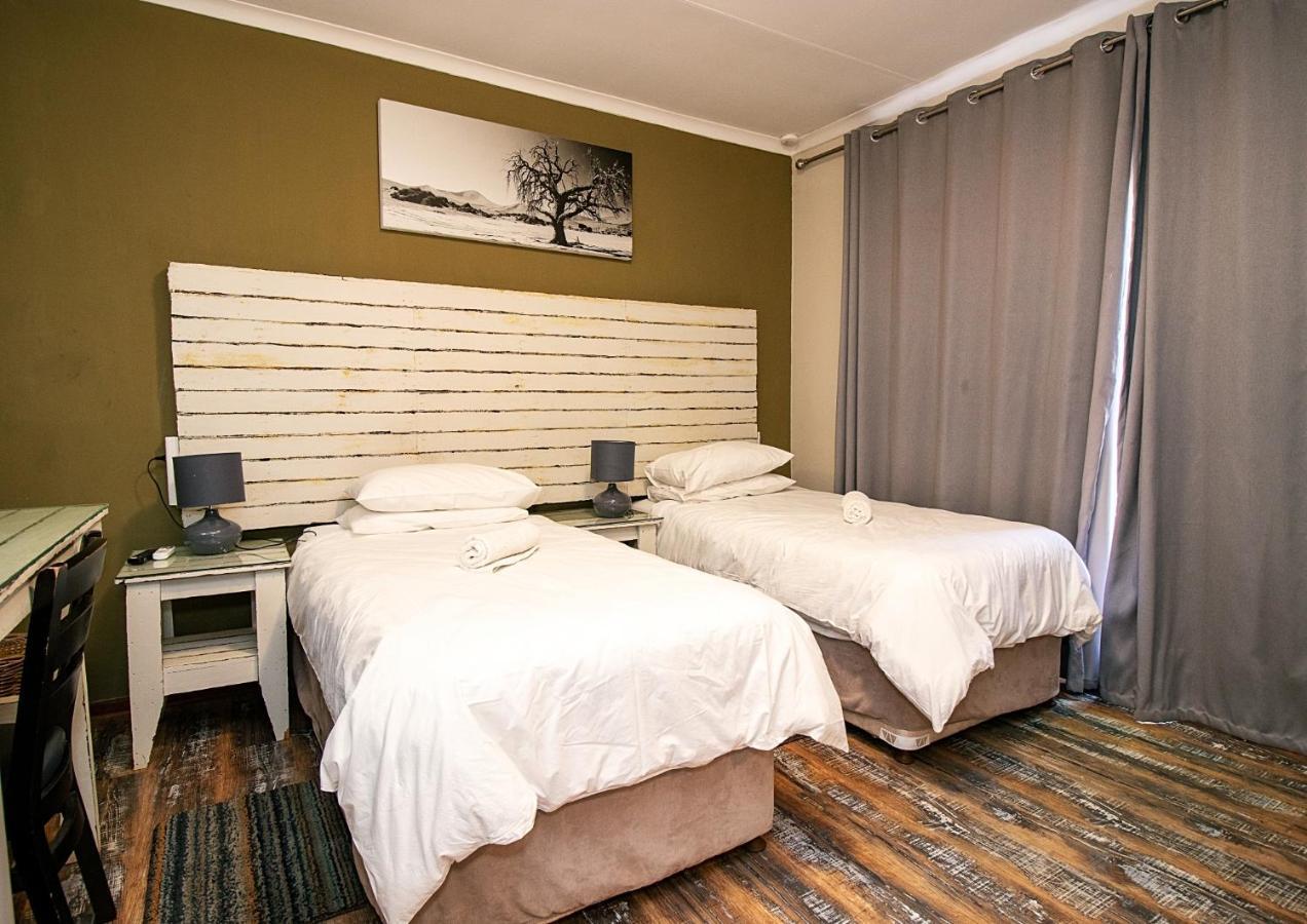 The Doors Inn Мокопане Екстериор снимка